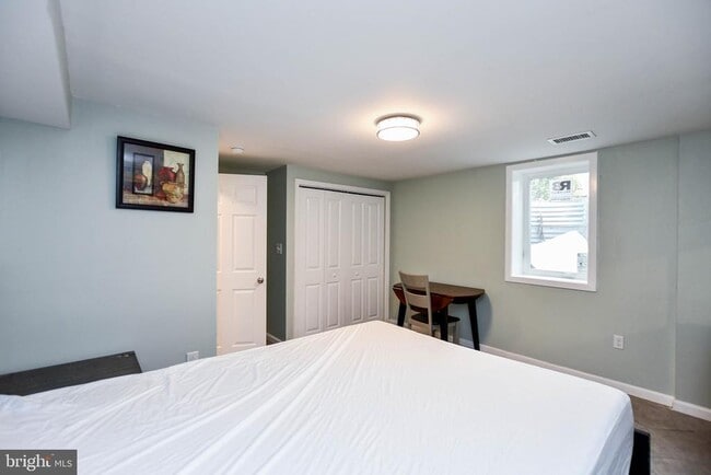 Building Photo - 3802 Cedar Dr