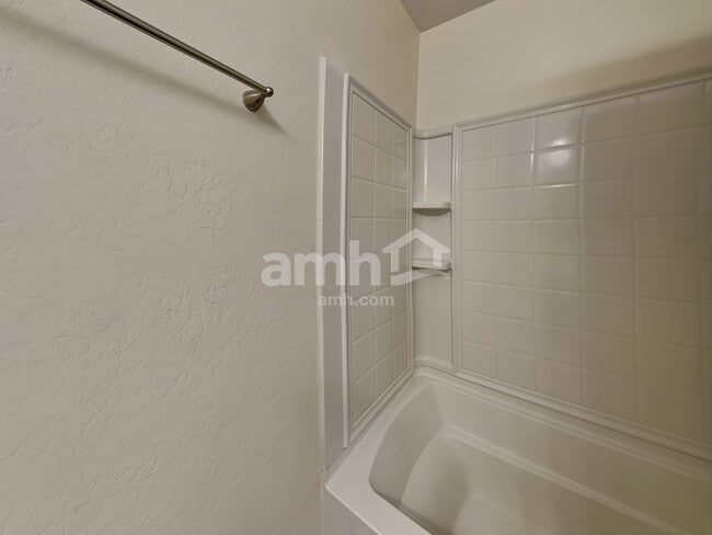 Building Photo - 1033 S Deerfield Ln