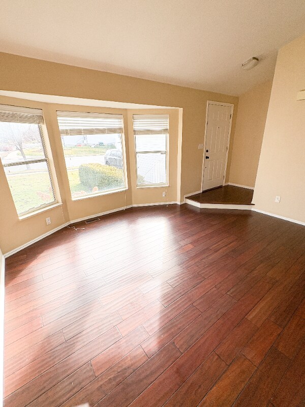 Building Photo - 1075 E Pheasant View Dr