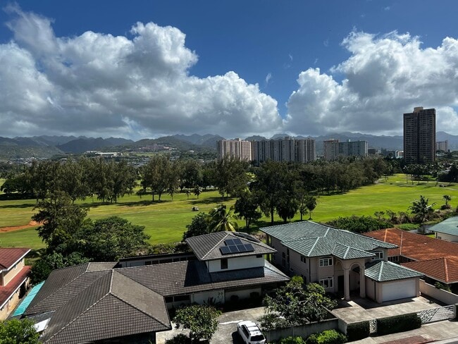 Building Photo - Top Floor, Corner Unit Studio with Mountain Views.