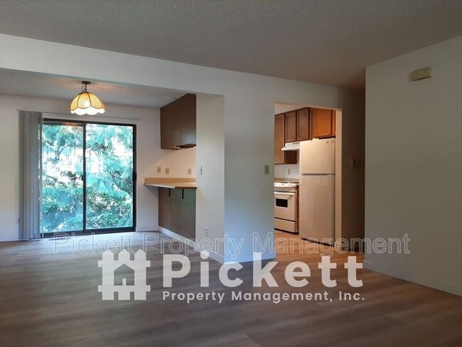 Building Photo - 770 NW Apple Blossom Loop