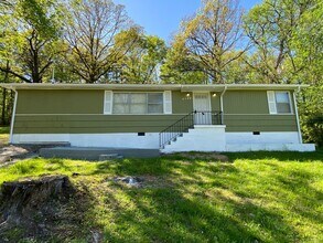 Building Photo - Updated 4 bed 2 bath minutes to Downtown Chattanooga!