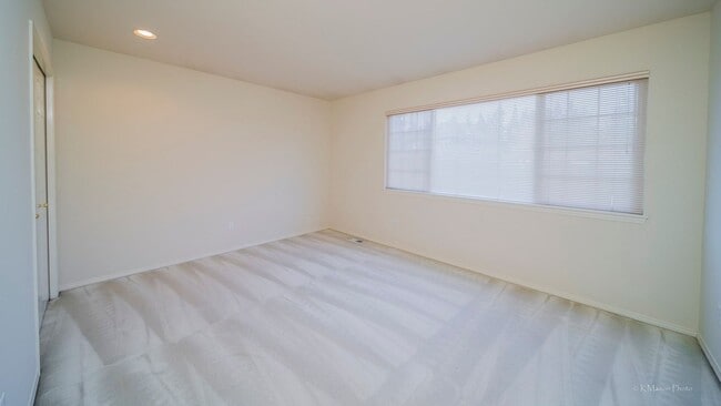 Building Photo - Amazing & spacious 4 bed plus office, 2.5 ...