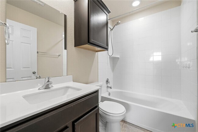Building Photo - 1320 Kiskadee Branch Dr