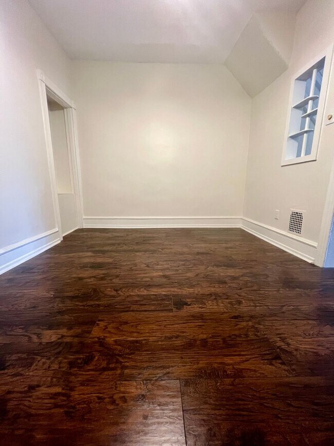 Building Photo - Stunning 3-Bedroom Townhome by LaSalle! Available NOW!