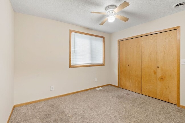 Building Photo - Modern 2-Bedroom Apartment in Hale with Fi...