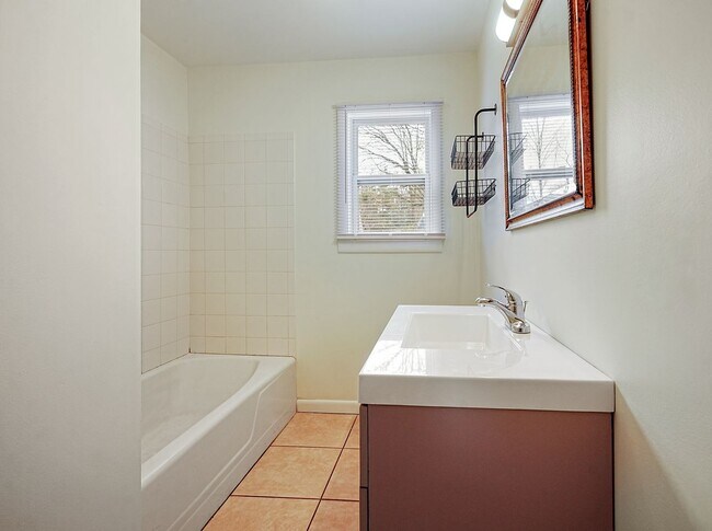 Building Photo - 607 N Greensboro St