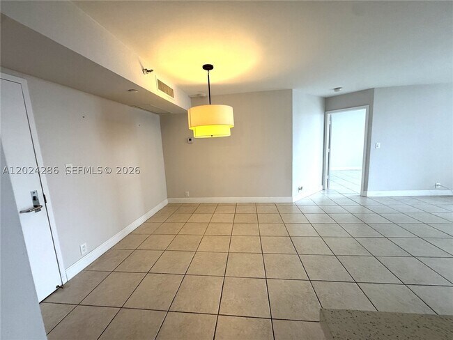 Building Photo - 3530 Mystic Pointe Dr