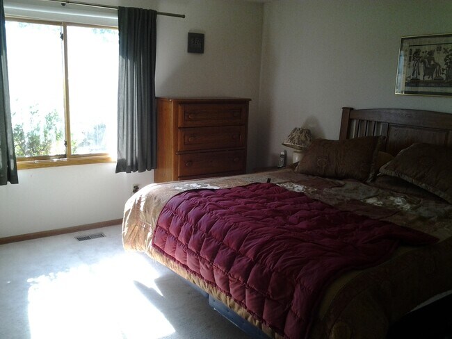 Building Photo - Wonderful Home Centrally Located