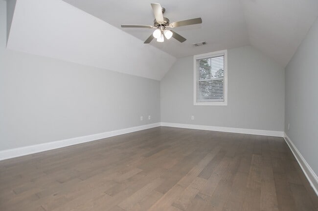 Building Photo - A Home To Grow In To