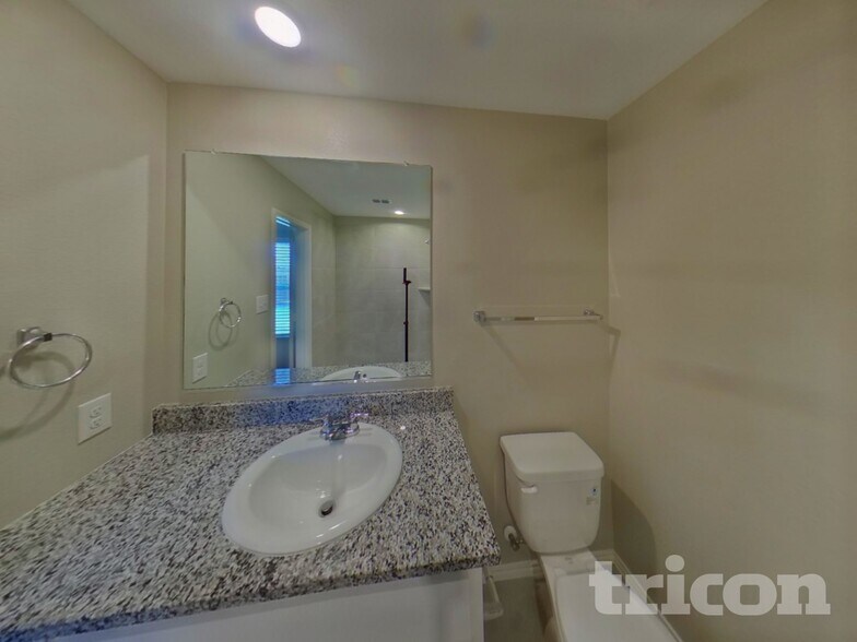 Building Photo - 6445 Middlebury Dr