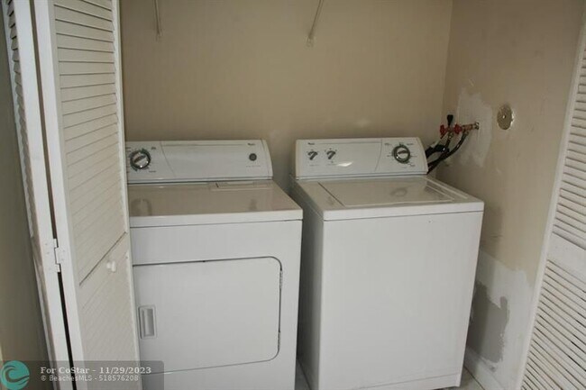 Building Photo - 4733 NW 90th Ave