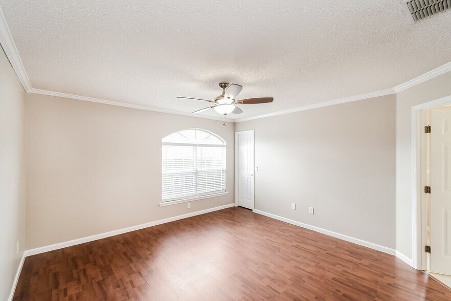 Building Photo - 7957 Macinnes Dr