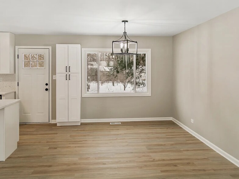 Building Photo - 574 Cochise Pl