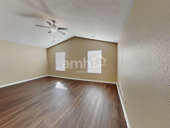 Building Photo - 743 Millbrook Dr