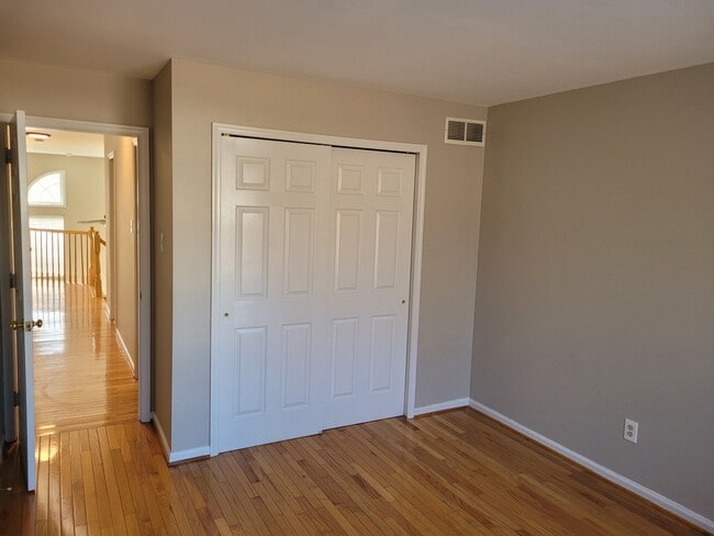 Building Photo - 512 Pimlico Way