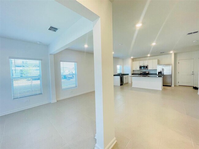 Building Photo - 7333 Ivy Tendril Ave