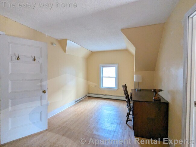 Building Photo - Davis Square 3BR - 8 Mins to T - Dishwasher
