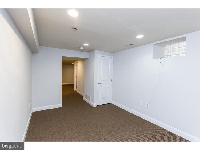 Building Photo - 931 N 19th St