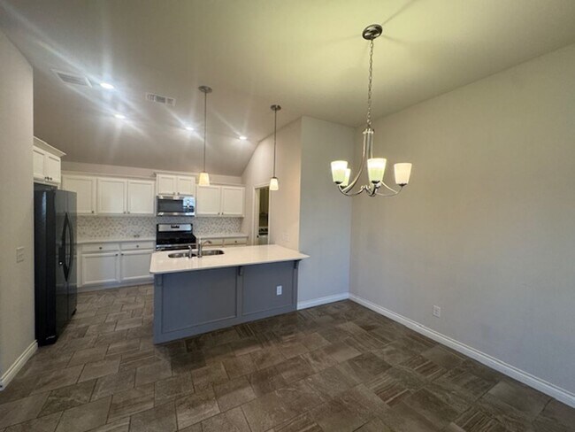 Building Photo - Storm shelter, All Appliances and security system with monitoring! 4 bed, 2 bath 2 car garage!