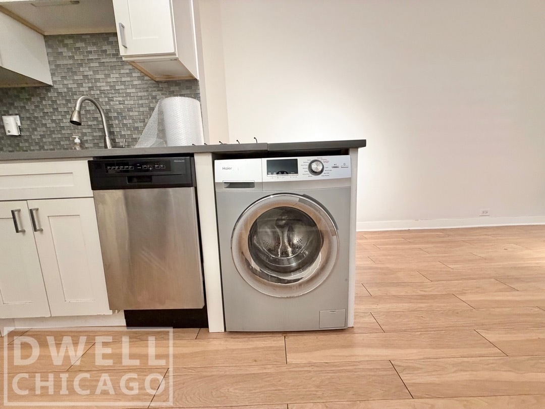 Building Photo - 501 W Belmont Ave