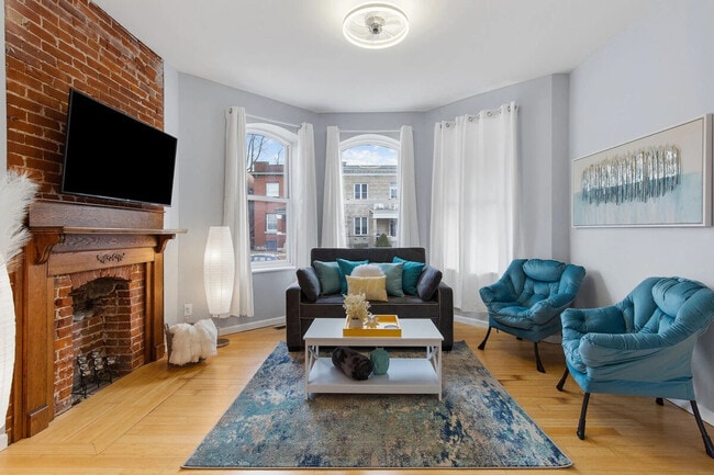 Building Photo - 2366 Lawrence St