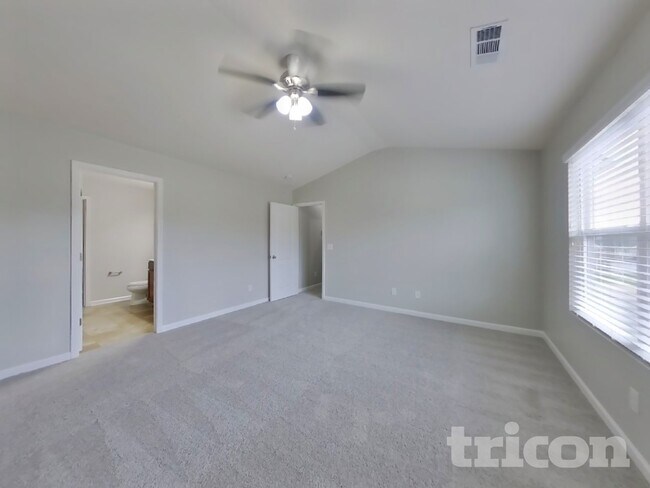 Building Photo - 2245 Bee Hive Dr