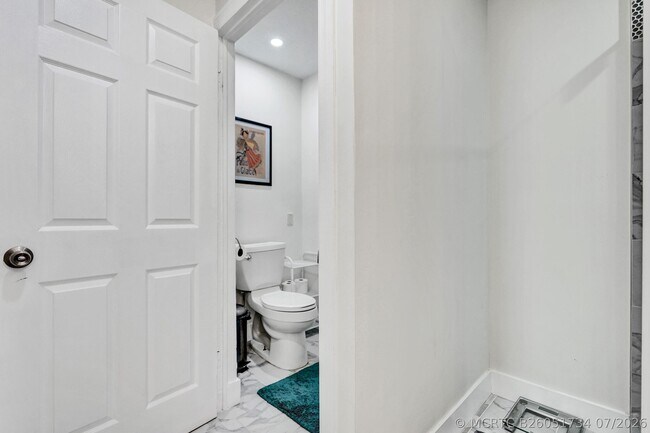 Building Photo - 1520 NE 53rd St