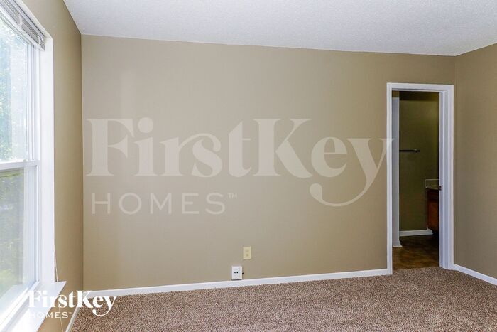 Building Photo - 2122 Southernwood Ln