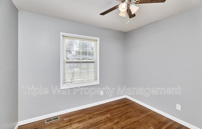 Building Photo - 1405 Willowbrook Dr