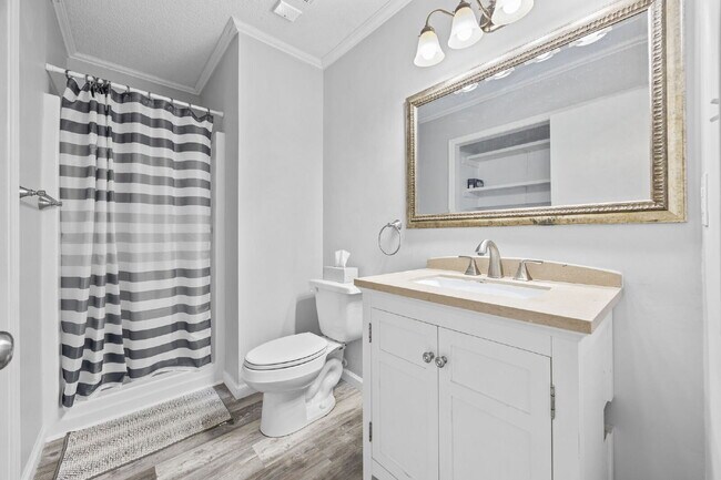 Building Photo - Charming 2-Bedroom Condo Near the Beach