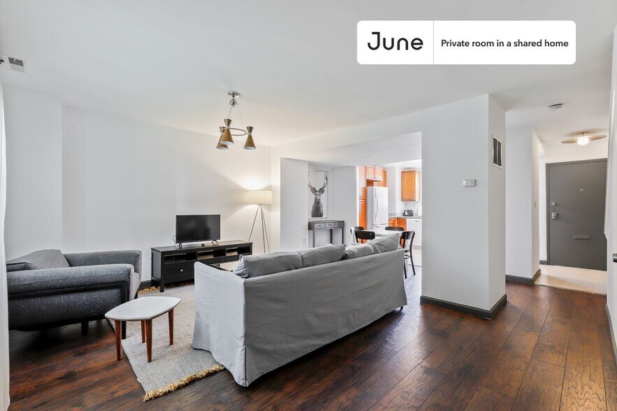 Building Photo - Room in Shared 5 bed/2 bath home in Logan Circle