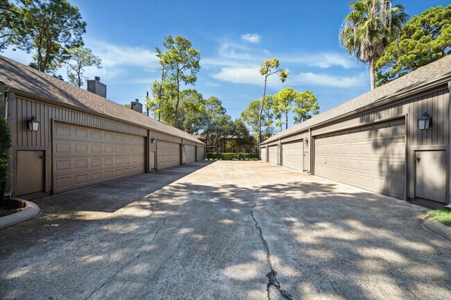 Building Photo - 701 Bering Dr