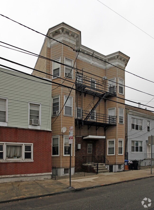 Primary Photo - 77-79 Sherman Ave