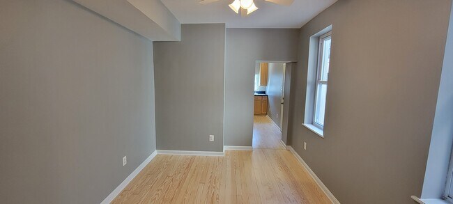 Building Photo - 926 S Hanover St
