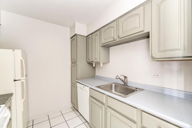 Building Photo - 6103 Knoll Valley Dr