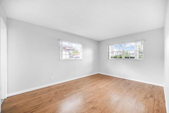 Building Photo - 6542 NW 24th Ct