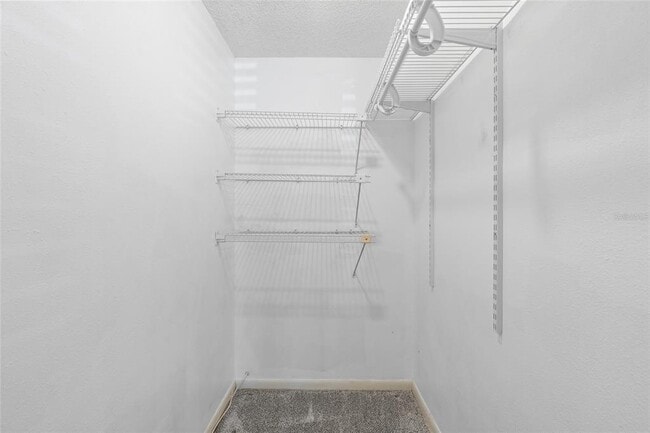 Building Photo - 209 NE Lincoln Cir N