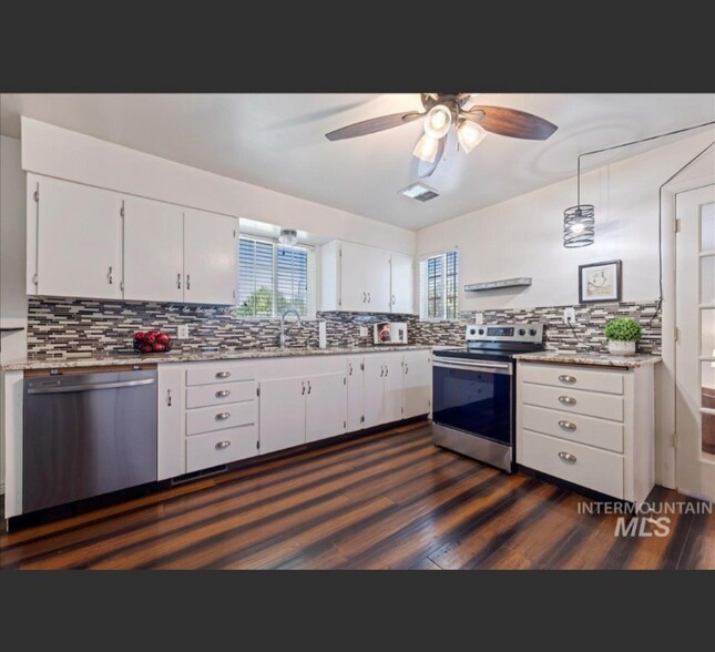 Building Photo - 425 W Pine Ave