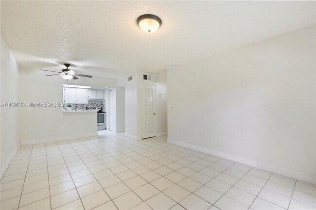 Building Photo - 6530 Lake Patricia Dr