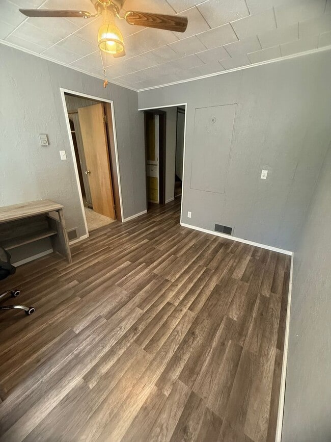 Building Photo - 9 Elkhorn Ln