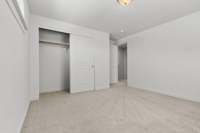 Building Photo - 3921 N Lynn St