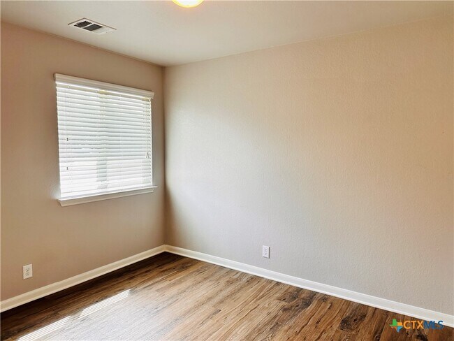 Building Photo - 532 Magnolia Wind