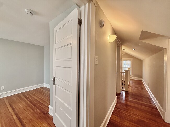 Building Photo - 107 W Geer St