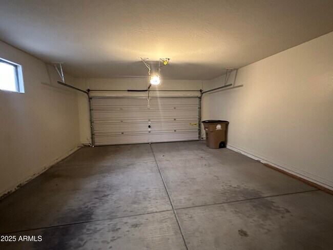 Building Photo - 14451 W Weldon Ave