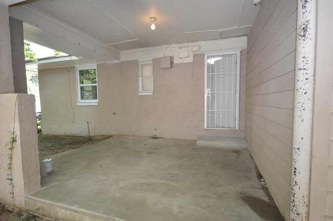 Building Photo - 1453 Clermont Ave