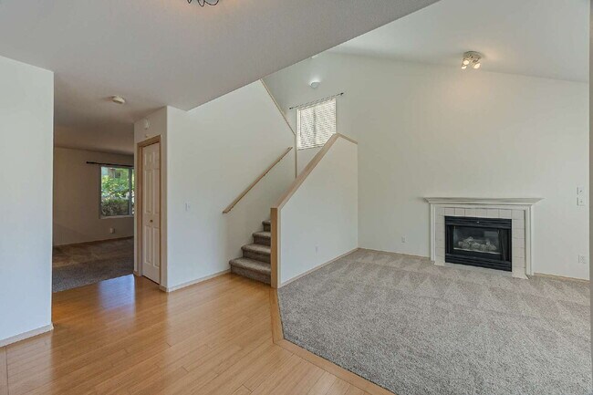 Building Photo - **NO SHOWINGS AT THIS TIME. WE HAVE A PEND...