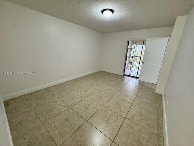 Building Photo - 3817 Cocoplum Cir