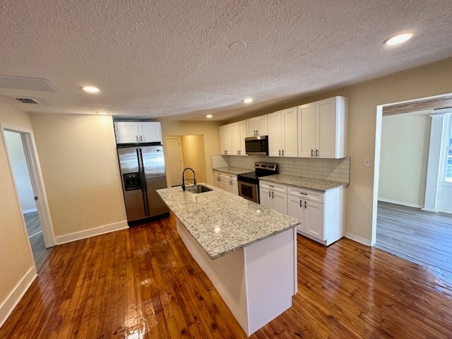 Building Photo - 2418 Crill Ave