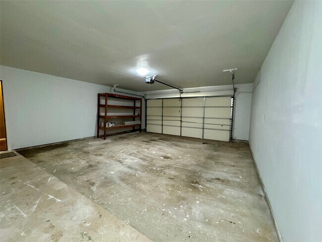 Building Photo - 4006 Hunnington Dr